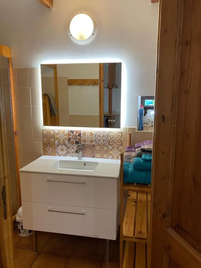 Holiday home Gite Les Glycines 4 A 5 Personnes Du Samedi Au Samedi Ploneour-Lanvern