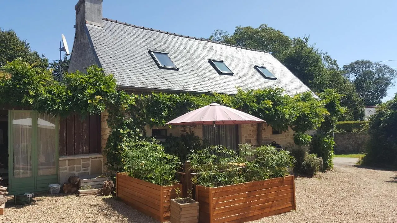 Holiday home Gite Les Glycines 4 A 5 Personnes Du Samedi Au Samedi Ploneour-Lanvern France